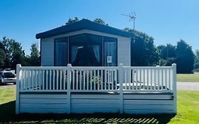 The Poplars Lodge With Hot Tub