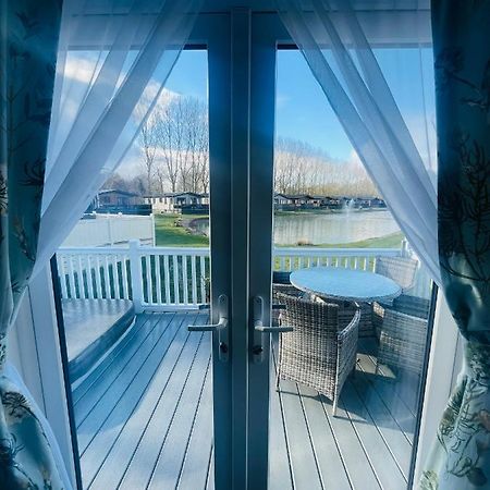 The Poplars Lodge With Hot Tub York Exterior photo