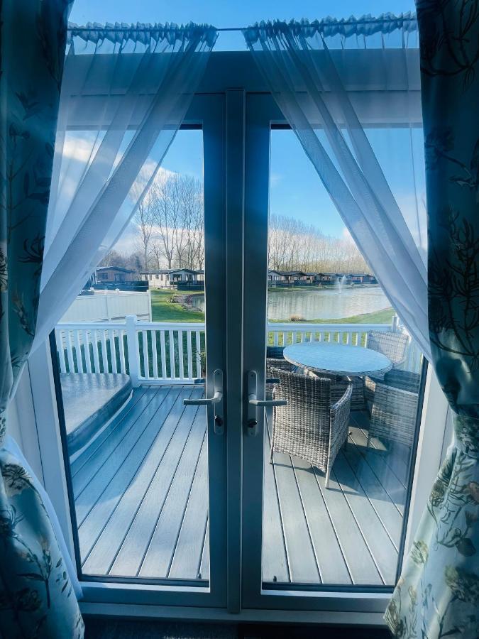 The Poplars Lodge With Hot Tub York Exterior photo